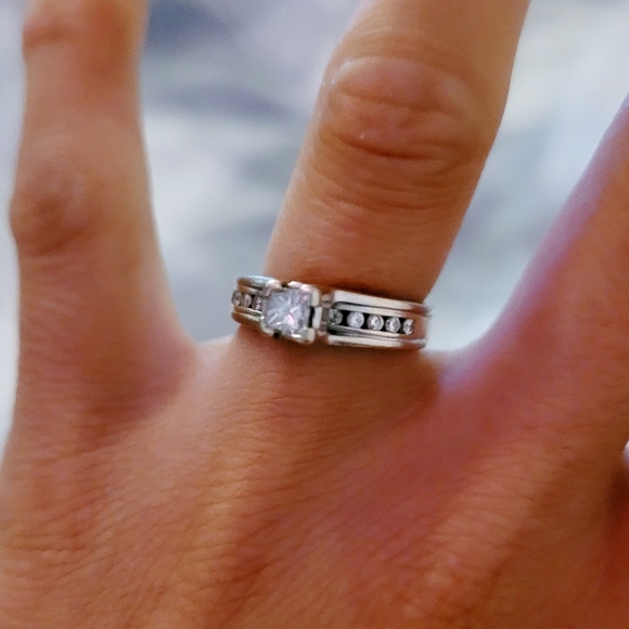 Engagement Ring - Picture 1 of 3